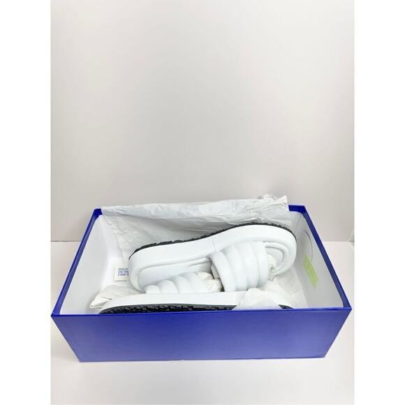 P448 Slides Size US 7 New With Box Womens White‎ Color Summer Sandals - Picture 12 of 12